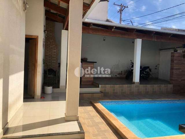 Casa residencial disponível para venda no bairro Vigilato Pereira em Uberlândia-MG