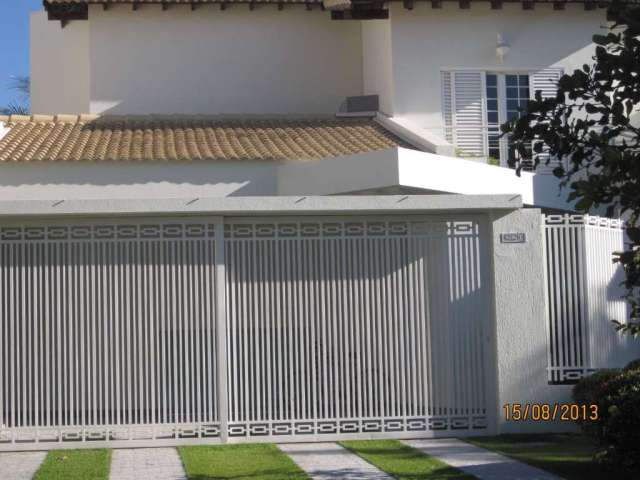 Casa residencial disponível para venda no bairro Jardim Karaíba em Uberlândia-MG