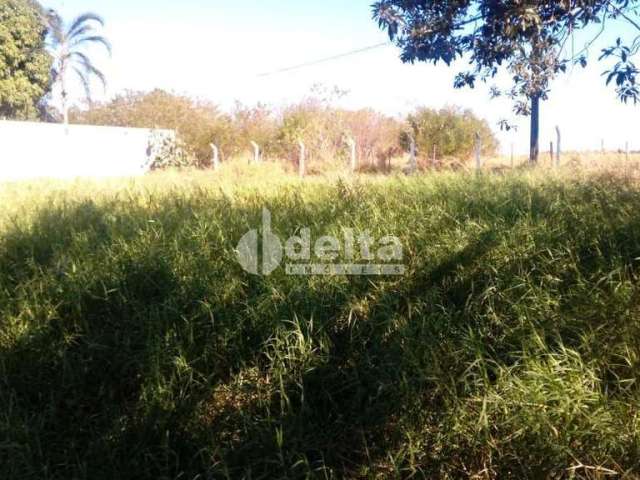 Área disponível para venda no bairro Morada dos Pássaros em Uberlândia-MG