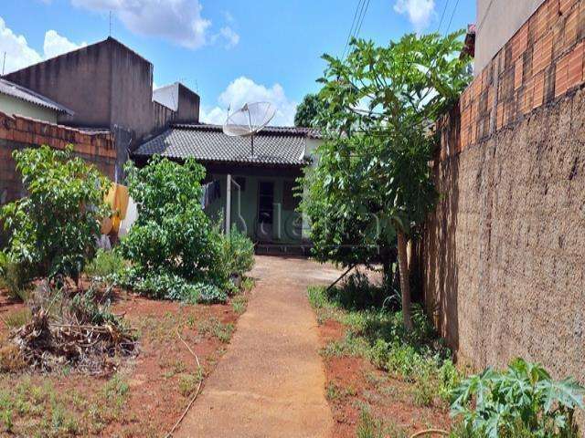 Casa residencial  disponível para venda no bairro Santa Mônica em Uberlândia-MG