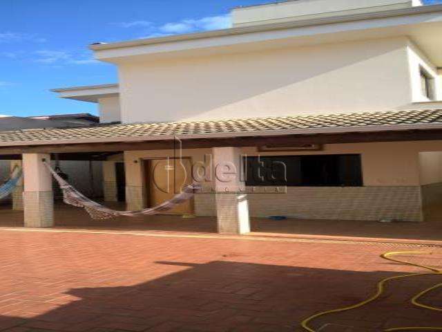 Casa residencial disponível para venda no bairro Alto Umuarama em Uberlândia-MG