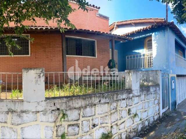 Casa residencial disponível para venda no bairro Centro em Uberlândia-MG