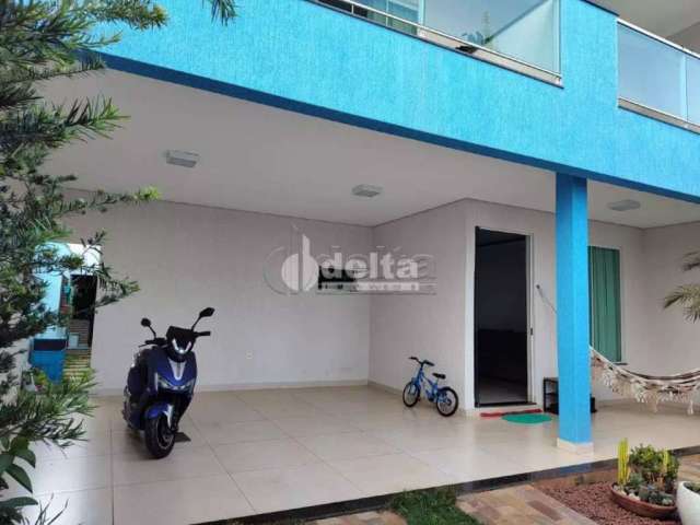 Casa disponível para locação e venda no bairro Jardim Patrícia em Uberlândia-MG