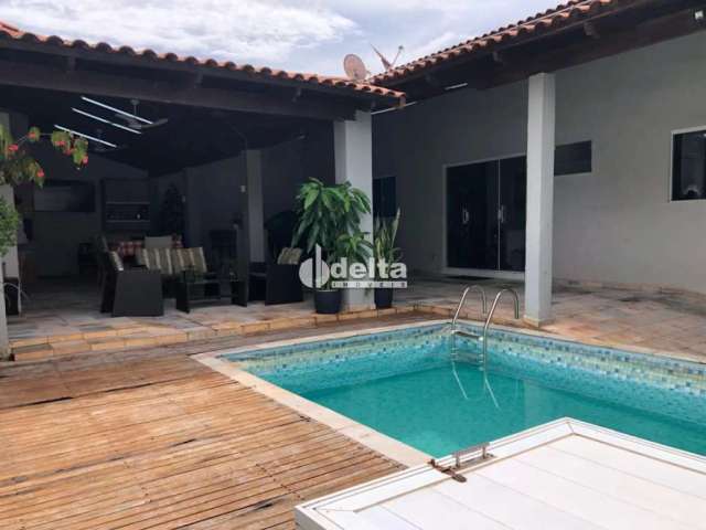 Casa residencial disponível para venda no bairro Jaraguá em Uberlândia-MG