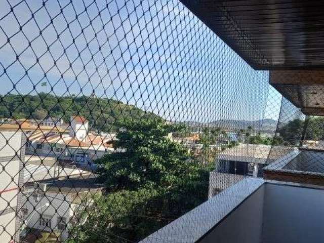 Vende-se apartamento espaçoso no centro.