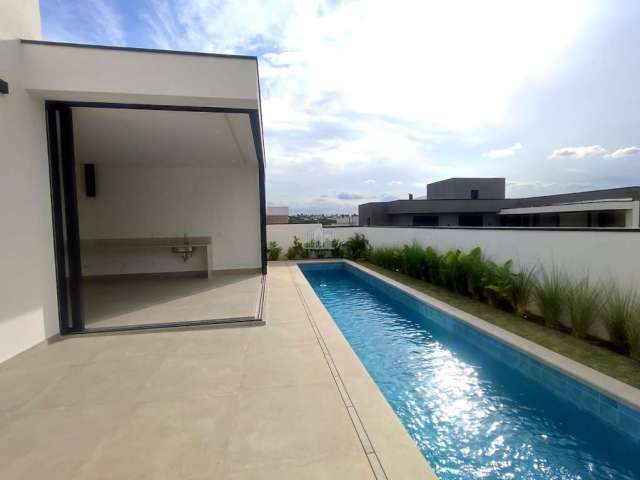 Casa térrea à venda Alphaville Dom Pedro 2, 3 suítes, área gourmet e piscina com deck