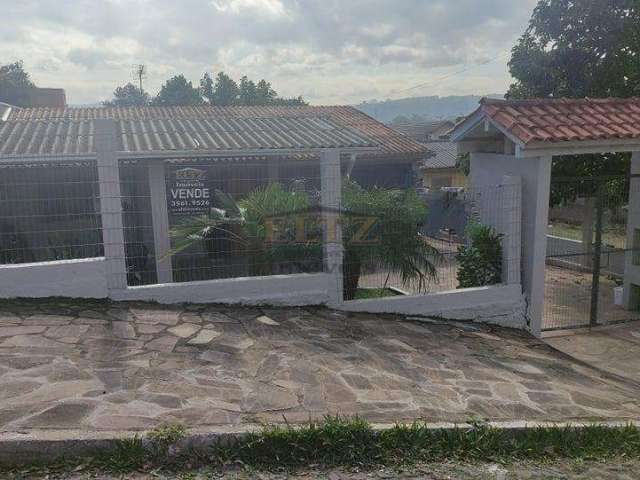 Casa com mercado, escolas e ônibus tudo perto.