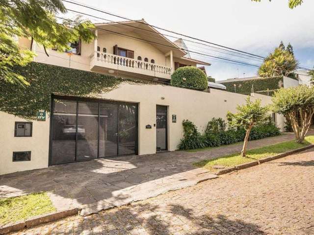 Casa para venda  no Bairro Três Figueiras em Porto Alegre