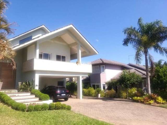 Belíssima Casa no Condomínio Condado de Castella