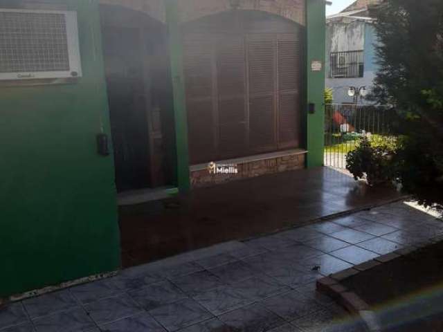 CASA AMPLA em EXCELENTE LOCALIZAÇÃO - SANTA ISABEL - VIAMÃO