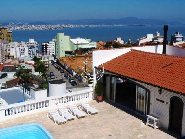 Linda casa no centro de florianópolis de 3 dormitórios