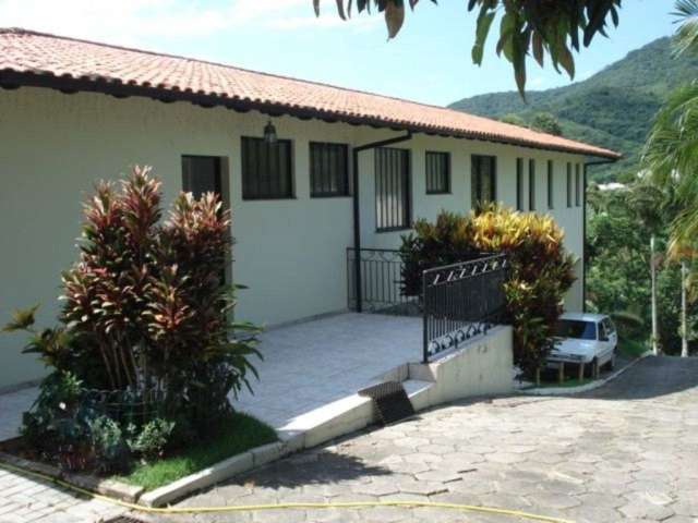 Linda casa residencial de 5 dormitórios no itacorubi