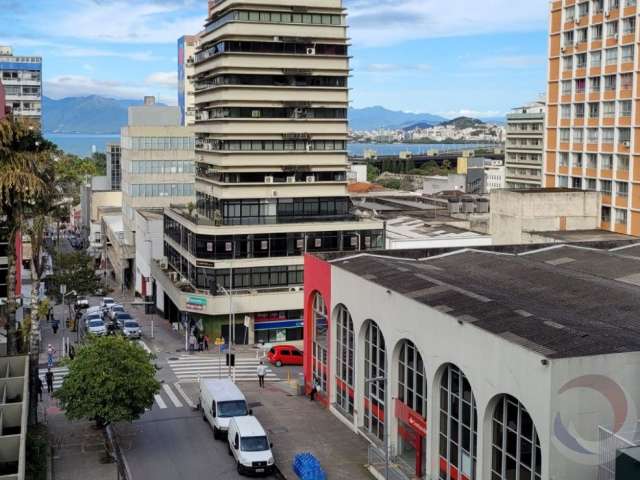 Ótimo apartamento de 2 dormitórios no centro