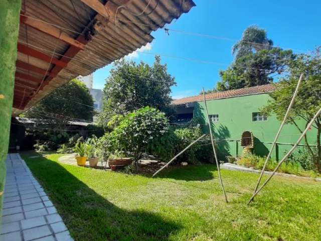 Ótima casa residencial de 5 dormitórios na trindade