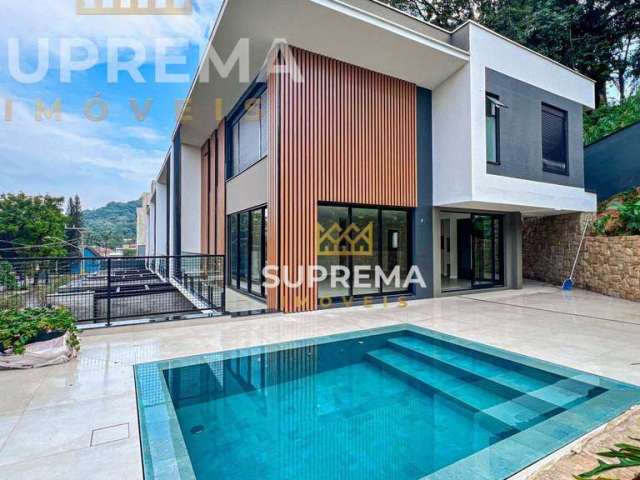 Sobrado com 3 dormitórios à venda, 299 m² por R$ 2.916.800,26 - América - Joinville/SC