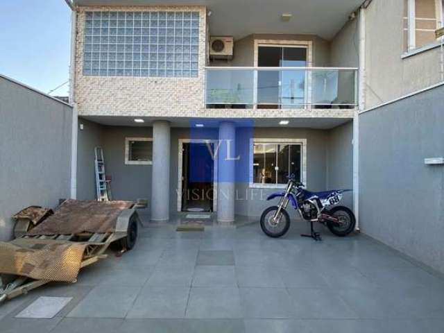 Casa em Condomínio com 4 Quartos e 192m²