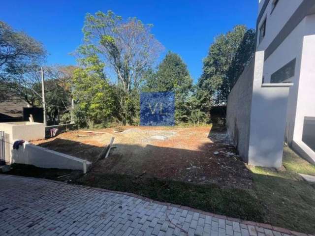 Terreno Exclusivo em Condomínio Fechado no Cabral, 200m²