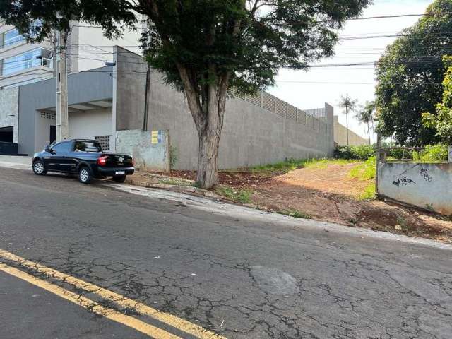 Terreno à venda, 696 m² por R$ 750.000,00 - Centro - Apucarana/PR