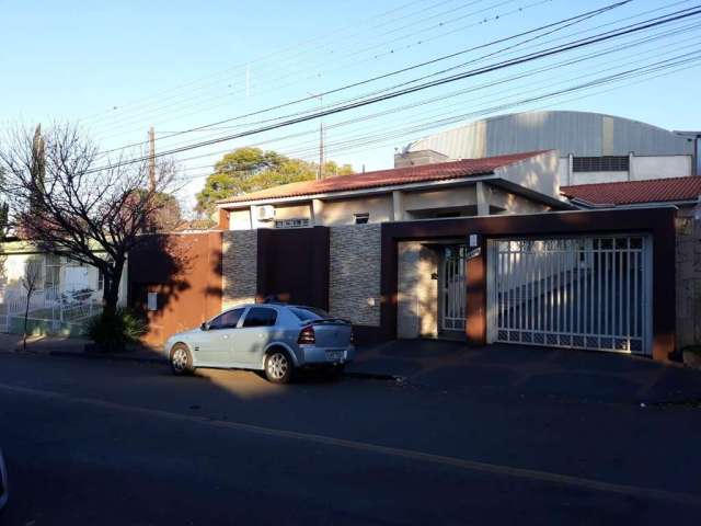 Casa com 4 dormitórios à venda, 260 m² por R$ 640.000,00 - 28 de Janeiro - Apucarana/PR