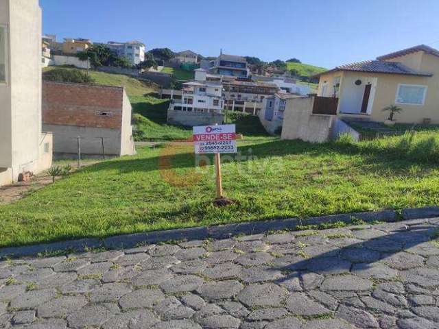 Terreno à venda com 300 m² no Condomínio dos Pássaros em Cabo Frio/RJ