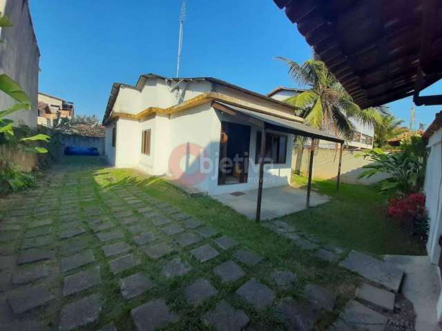 Casa individual com quintal, 3 quartos, Peró - Cabo Frio