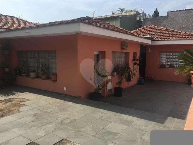 Casa com 3 quartos à venda na Praça Antônia Maturano Lago, 56, Vila Roque, São Paulo, 180 m2 por R$ 705.000