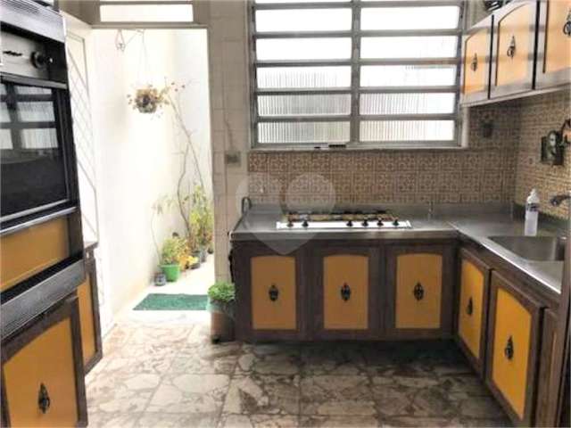 Casa com 3 quartos à venda na Rua Frederico Von Martius, 73, Vila Monumento, São Paulo, 300 m2 por R$ 1.350.000