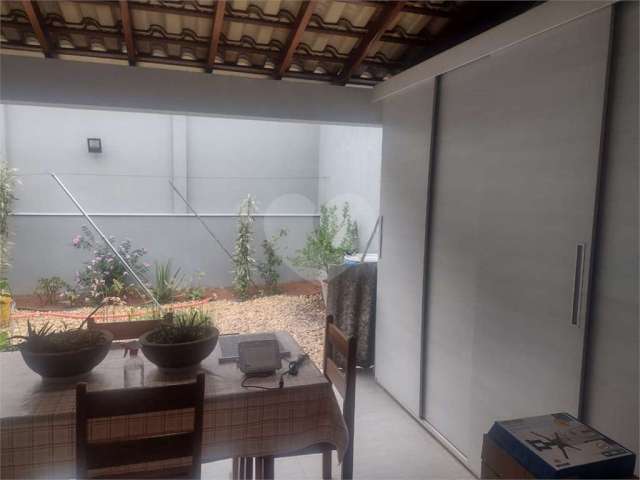 Casa com 4 quartos à venda na Rua Diamantino Pereira, 51, Jardim Acapulco, São Carlos, 237 m2 por R$ 885.000