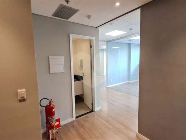 Sala comercial para alugar na Avenida Marquês de São Vicente, 2353, Várzea da Barra Funda, São Paulo, 69 m2 por R$ 9.664