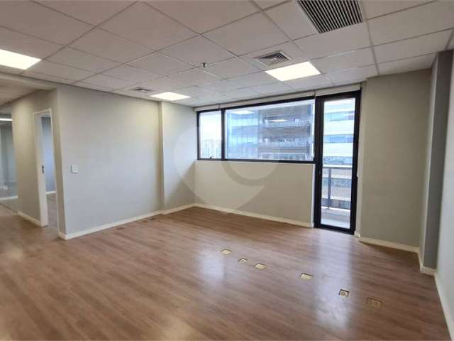 Sala comercial para alugar na Avenida Marquês de São Vicente, 2353, Várzea da Barra Funda, São Paulo, 69 m2 por R$ 9.664