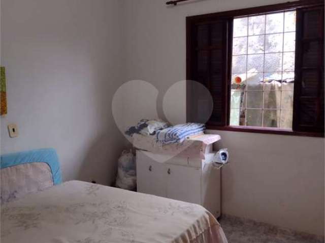 Casa com 3 quartos à venda na Rua Professora Diomar Fernandes Raldi, 81, Jardim São Francisco, Valinhos, 198 m2 por R$ 650.000