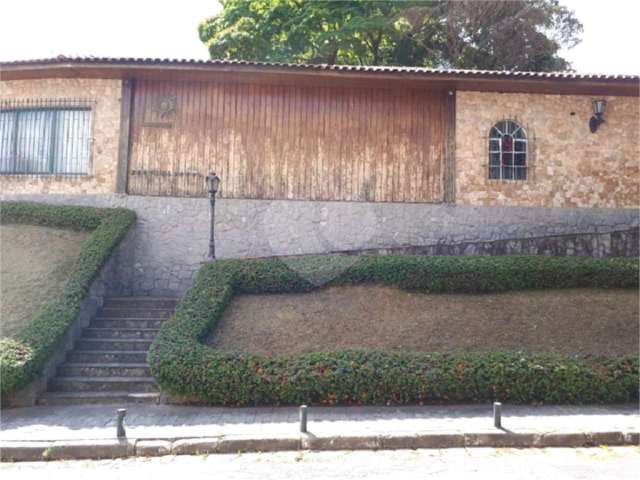 Casa com 6 quartos à venda na Rua Doutor Solon Fernandes, 280, Vila Rosália, Guarulhos, 257 m2 por R$ 2.350.000