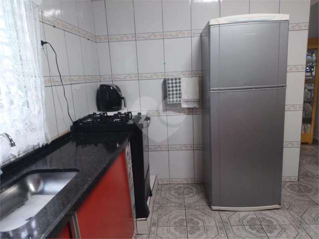 Casa com 2 quartos à venda na Rua Valdomiro Gonzaga Silva, 74, Jardim das Oliveiras, São Paulo, 200 m2 por R$ 470.000