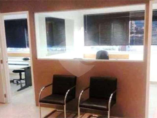 Sala comercial à venda na Rua do Bosque, 1589, Barra Funda, São Paulo, 64 m2 por R$ 617.021