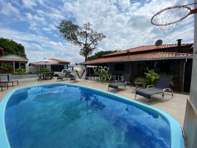 Chácara espetacular com 3 dormitórios à venda, 1300 m² por R$ 650.000 - Distrito do Porto - Capela do Alto/SP