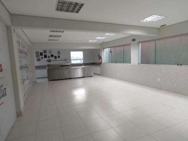 Prédio comercial com 03 andares