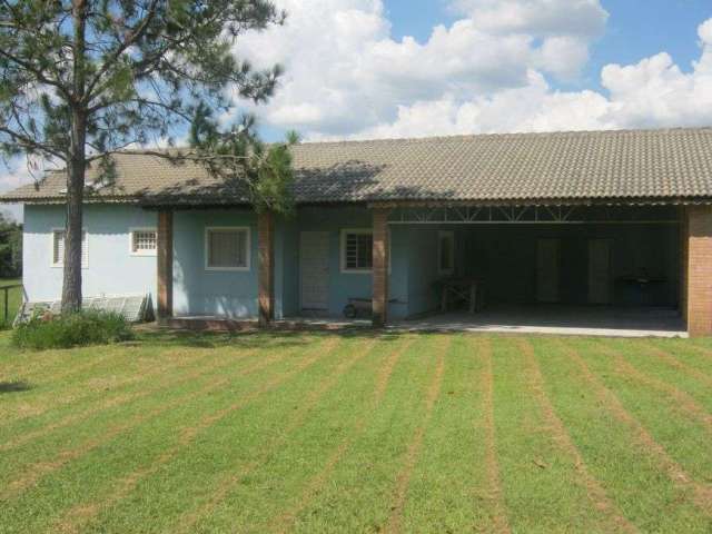 Casa em condomínio fechado Salto - SP.