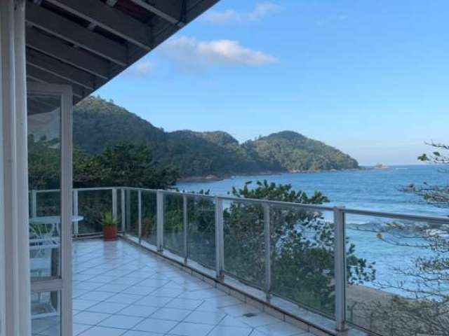 Ubatuba, Vermelha do Centro - Cobertura pé na areia, com vista total para o mar.