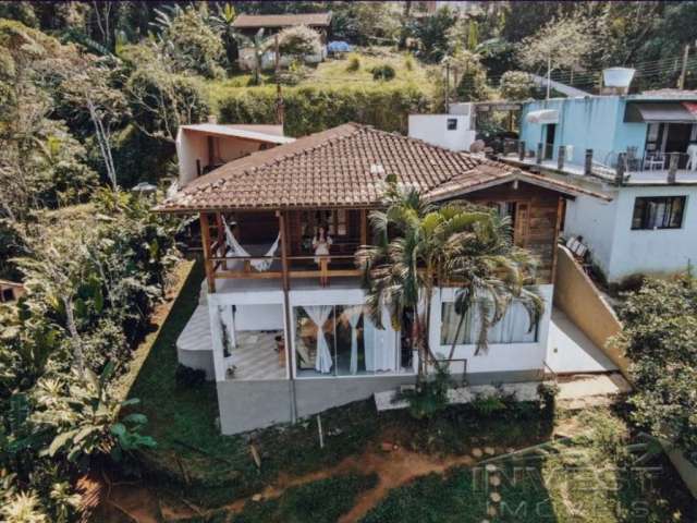 Ubatuba - Praia da Enseada. Casa c/ vista panoramica p/ o mar 180m²