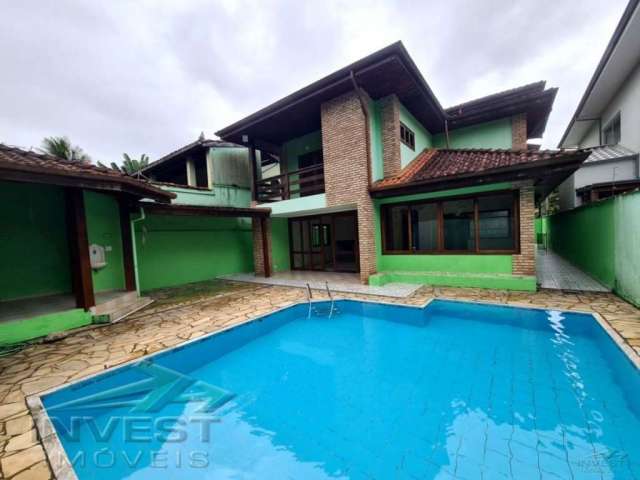 Ubatuba, Parque Vivamar - Casa sobrado com 05 dormitorios e piscina