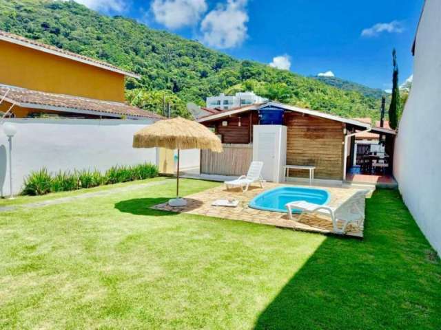 Ubatuba, Toninhas - Linda casa com 3 dormitórios, piscina e área gourmet a 350mts da praia