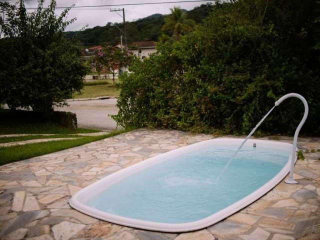 Ubatuba, Horto- Linda casa de 4 dormitórios, sendo 2 suítes, em condomínio seguro e aconchegante.