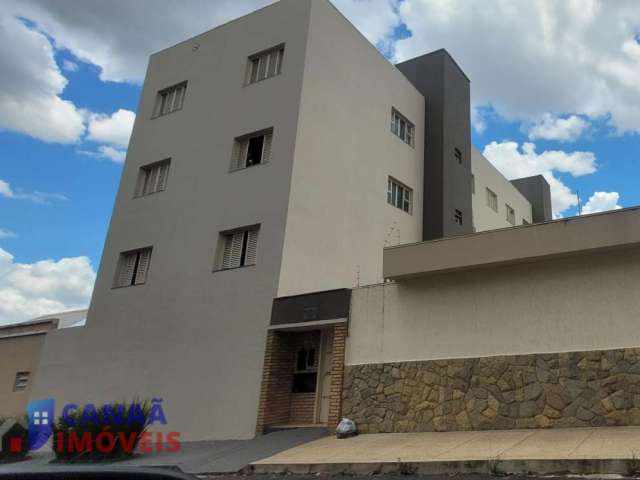 Apartamento 2/4  térrreo com área externa bairro cazeca