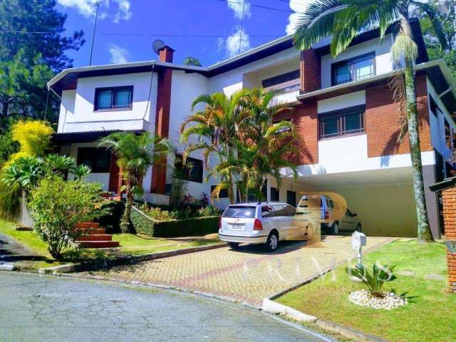 Casa Alto Padrão a venda em Arujá - 4 dormitórios, 1 suíte, 2 banheiros, 6 vagas, Construído: 400,00 m²