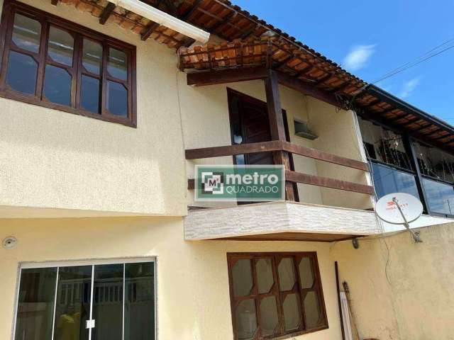 Casa duplex à venda no Bairro Costazul-Rio das Ostras/RJ casa de 3 quartos, 2 banheiros, sala, cozinha com moveis planejados, varanda, área de serviço