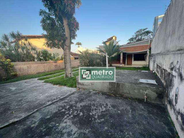 Casa linear de terreno inteiro à venda no bairro Costazul em Rio das Ostras-RJ sendo 3 quartos, sendo 1 suite,1 banheiro social, 1 sala, cozinha, área