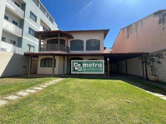 Belíssima casa em terreno de 560m² em Costazul - Rio das Ostras - RJ  Casa principal - 01 Sala ampla com 02 ambientes - 01 Sala de jantar - 04 dormitó