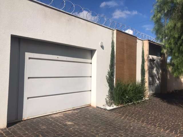 Casa com 3 quartos à venda no Dona Zulmira, Uberlândia  por R$ 750.000