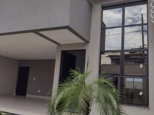 Casa com 3 quartos à venda no Pampulha, Uberlândia  por R$ 930.000