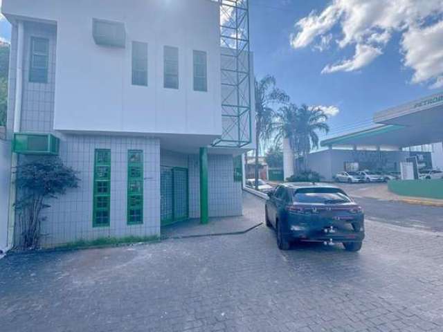 Casa Comercial à Venda ou Locação em Uberlândia-MG, Bairro Brasil: 2 Salas, 2 Banheiros, 15 Vagas, 82m².